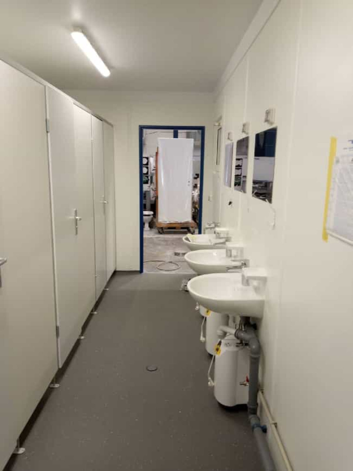 20' Damen WC-Container