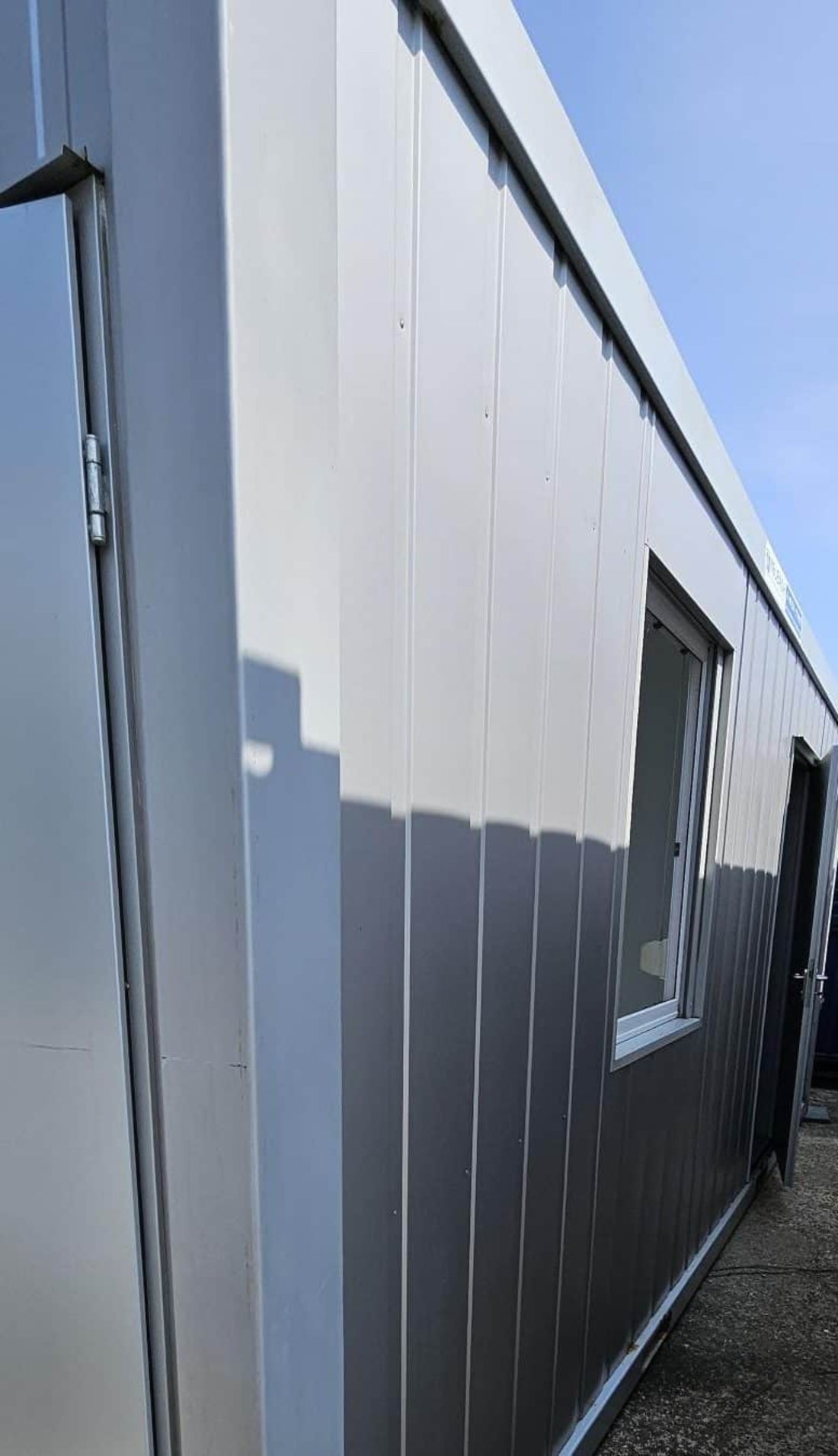 20‘ WC-Container mit Umkleide