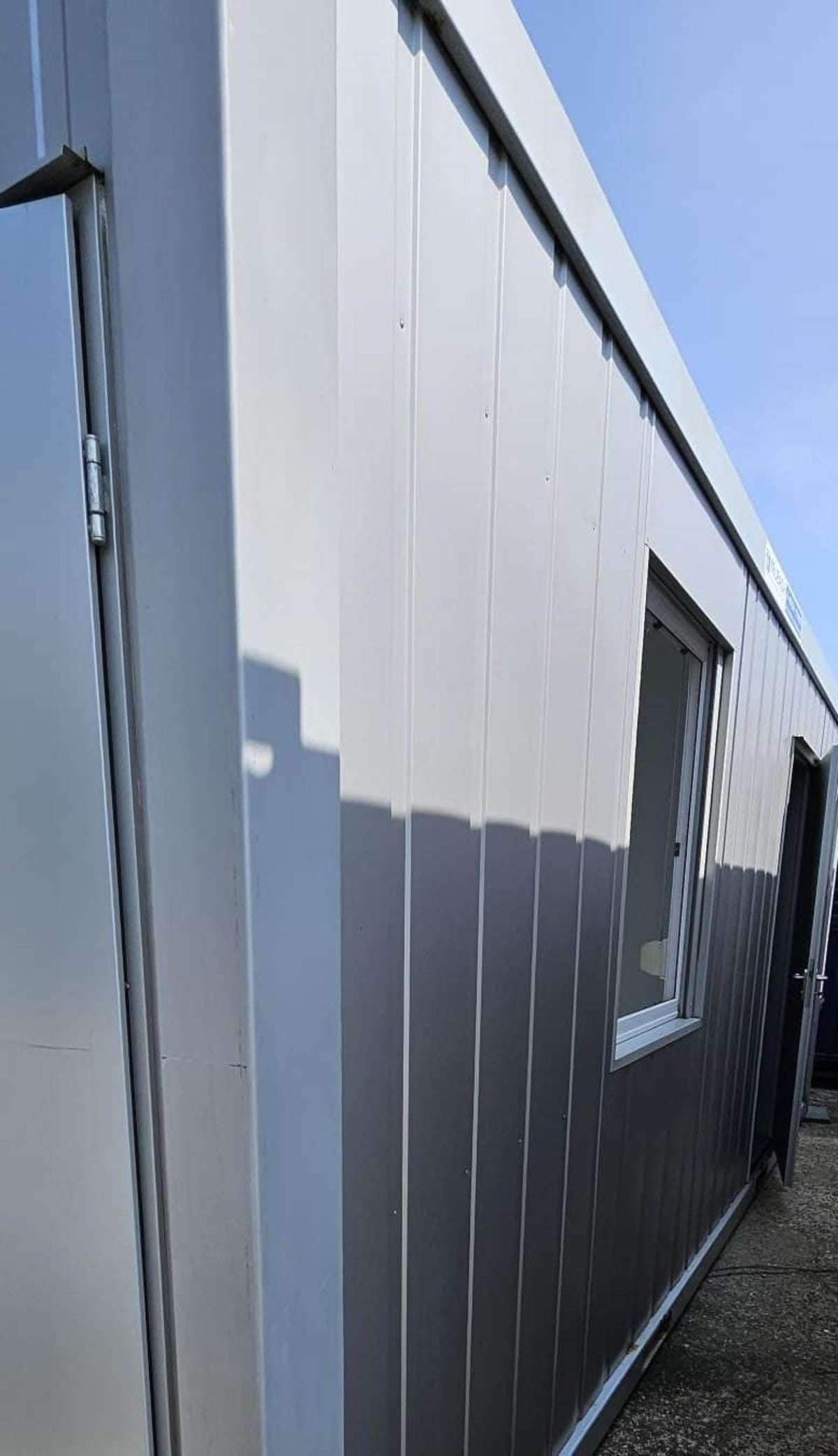 20‘ WC-Container mit Umkleide
