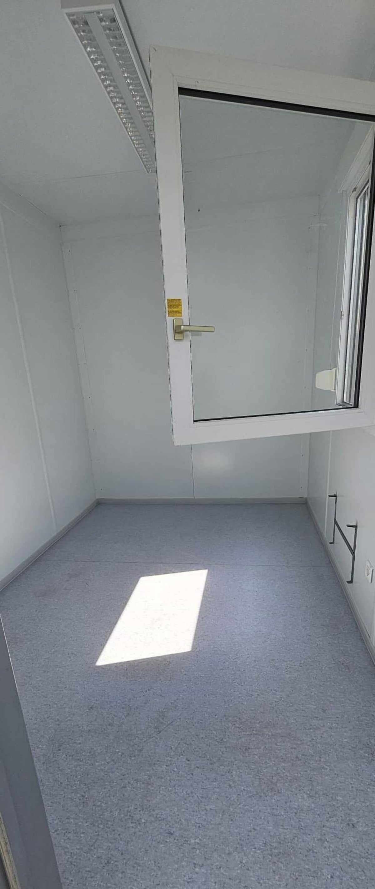 20‘ WC-Container mit Umkleide