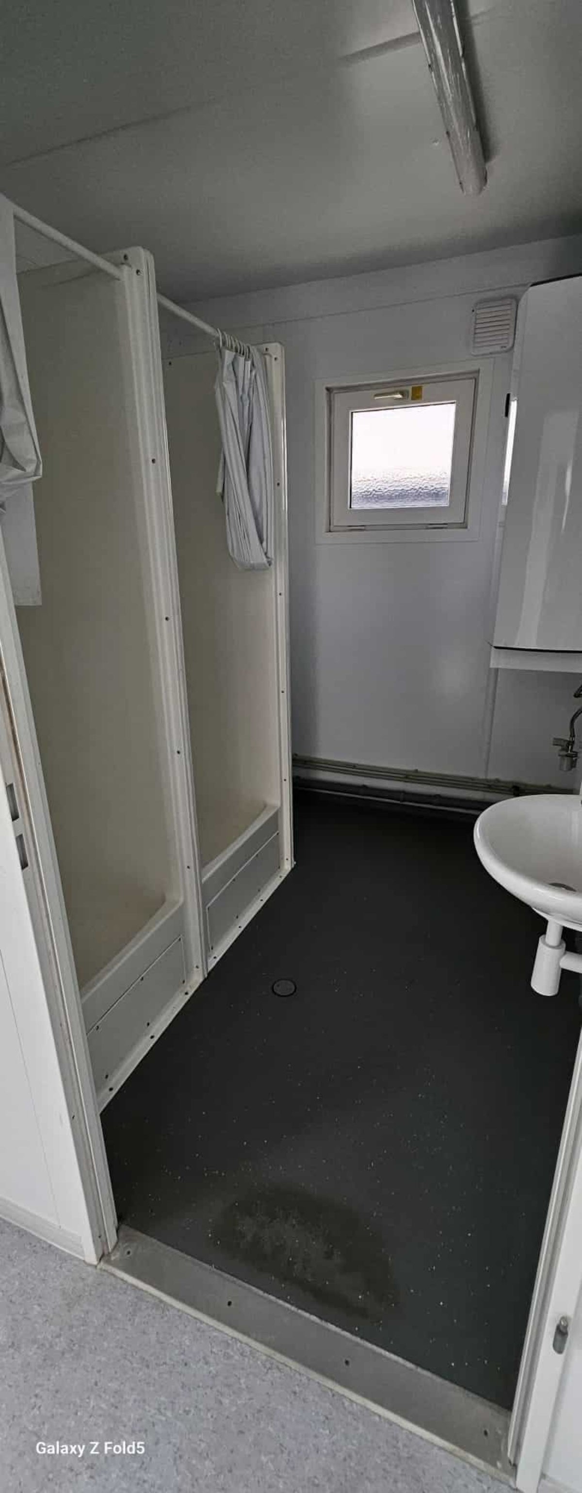 20‘ Duschcontainer mit Umkleide