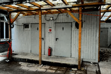 WC-Container (je 1 Damen und 1 Herren WC)