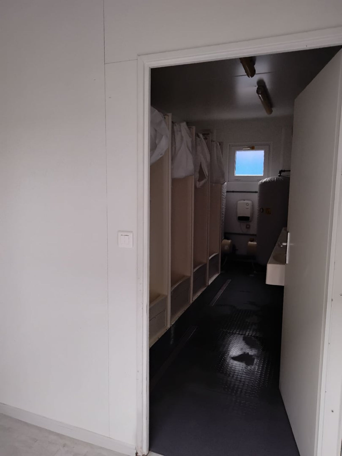 20′ Duschcontainer (Enzianblau)